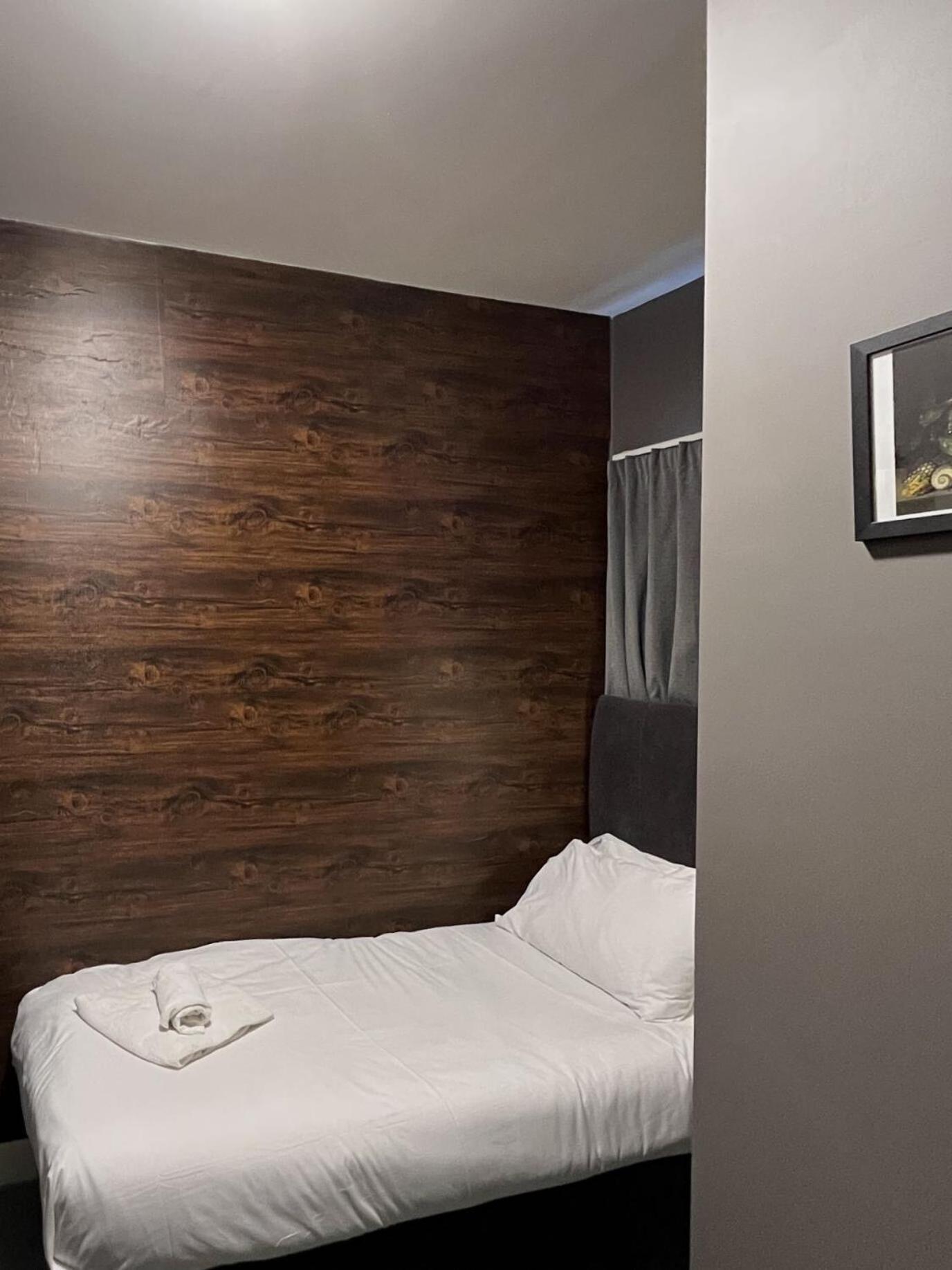 The Wellington Hotel Birmingham - Breakfast Included, Near O2 Academy & City Centre 객실 사진