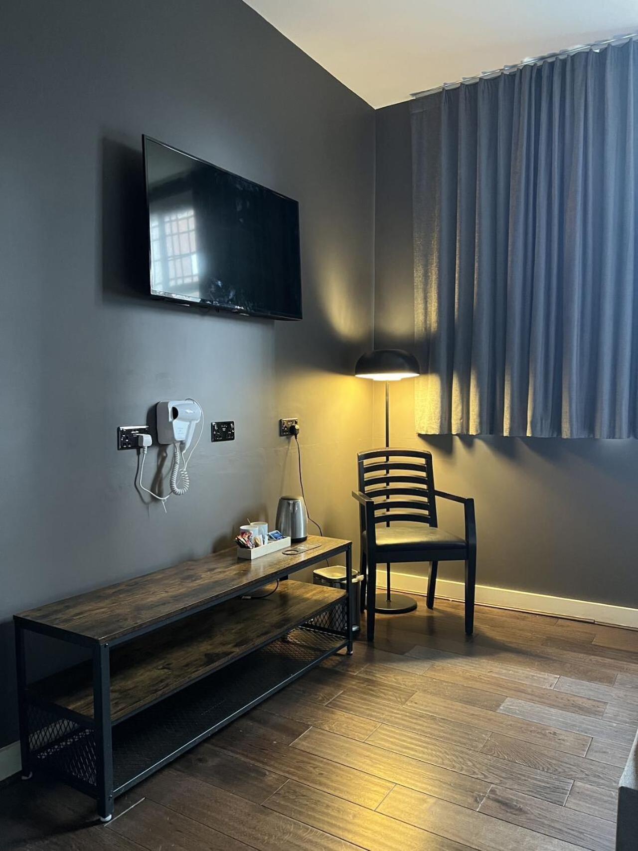 The Wellington Hotel Birmingham - Breakfast Included, Near O2 Academy & City Centre 객실 사진